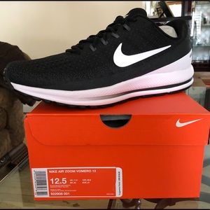 NWT NIKE Air Zoom Vomero 13 sneakers